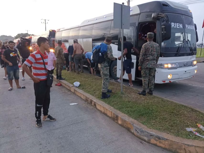 Traslado de migrantes es afectado por cierre de vías