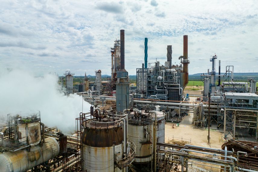 Petróleo sube tras acuerdo entre Estados Unidos y Venezuela