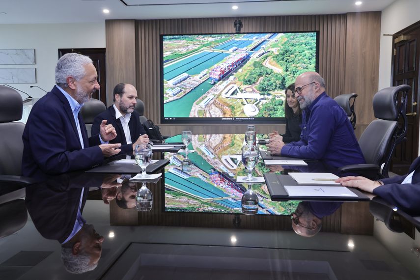 Canal de Panamá y el Fondo para el Medio Ambiente Mundial sostiene reunión estratégica