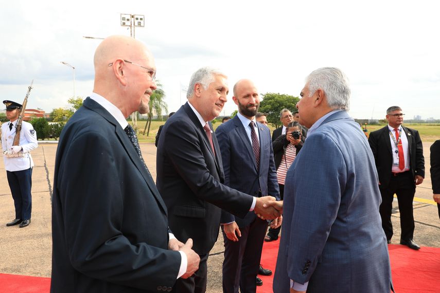 Mulino llegó a Paraguay para la firma de acuerdo Mercosur-Unión Europea