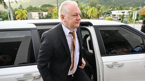 Assange se declara culpable como parte de un acuerdo con la justicia de EEUU