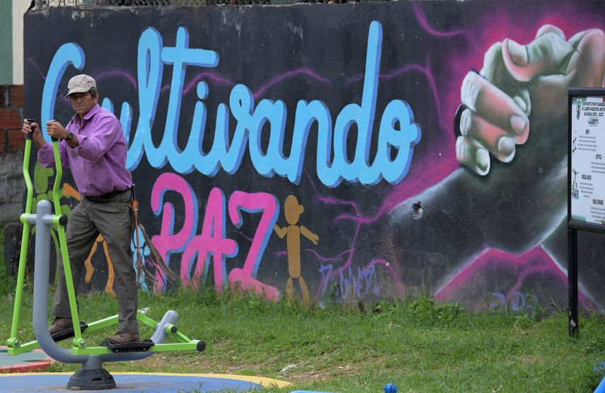 La paz en Colombia alza vuelo en el nido de las FARC