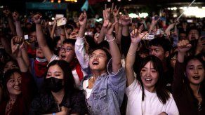 China anunció el miércoles restricciones a sus ciudadanos que viajen al extranjero en medio de una nueva ola de contagios. AFP