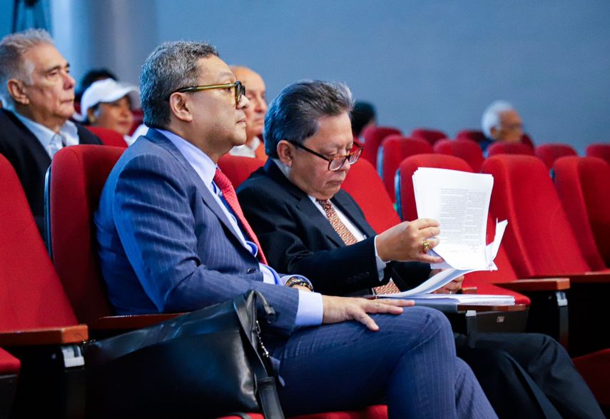 La Asociación Panameña de Ejecutivos de Empresa (APEDE) está preocupada con las reformas que están realizando los diputados en torno al proyecto de ley de la Caja de Seguro Social (CSS). La Asociación Panameña de Ejecutivos de Empresa (APEDE) está preocupada con las reformas que están realizando los diputados en torno al proyecto de ley de la Caja de Seguro Social (CSS).