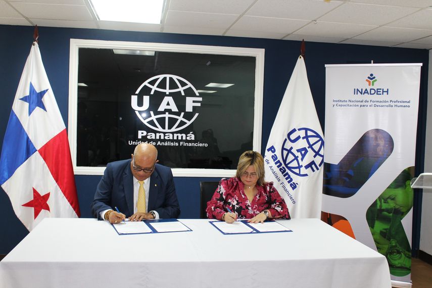 Este convenio establece una alianza estratégica entre la UAF e INADEH, para promover la capacitación y actualización profesional de los recursos humanos en áreas clave para el desarrollo tecnológico y financiero del país, así lo dio a conocer Dario Herrera, Director de la UAF. Este convenio establece una alianza estratégica entre la UAF e INADEH, para promover la capacitación y actualización profesional de los recursos humanos en áreas clave para el desarrollo tecnológico y financiero del país, así lo dio a conocer Dario Herrera, Director de la UAF.