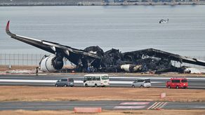 Investigadores siguen sin dilucidar las causas de colisión de dos aviones en Tokio