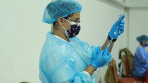 Personas que recibieron primera dosis en el extranjero podrán vacunarse en Panamá