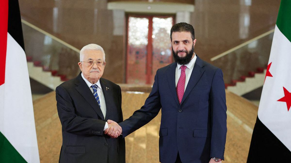 El presidente palestino visita Siria por primera vez en 16 años