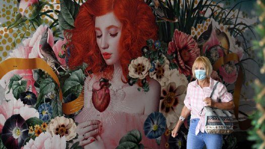 Los expertos sugirieron vincular el uso de la mascarilla a cifras locales, como la tasa de vacunación y de hospitalizaciones por covid-19. AFP
