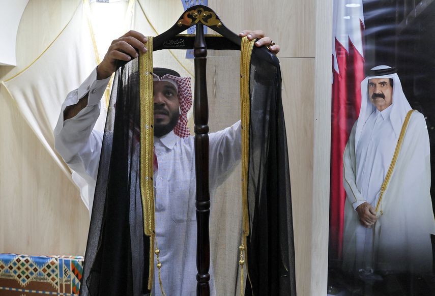 Éxito de ventas en Catar del bisht, túnica que lució Messi
