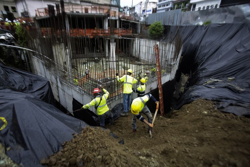 La ministra de Cultura de Panamá (MiCultura), María Eugenia Herrera, aseguró este miércoles que las obras de restauración del Museo Antropológico Reina Torres de Araúz (MARTA) alcanzan un 41 % de avance y que el recinto podría reabrir entre finales de 2026 y el primer semestre de 2027. La ministra de Cultura de Panamá (MiCultura), María Eugenia Herrera, aseguró este miércoles que las obras de restauración del Museo Antropológico Reina Torres de Araúz (MARTA) alcanzan un 41 % de avance y que el recinto podría reabrir entre finales de 2026 y el primer semestre de 2027.