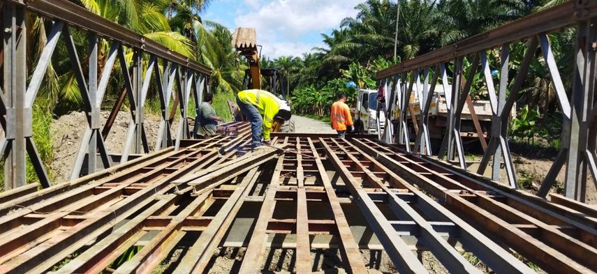 MOP reemplaza dos puentes en comunidades de Barú