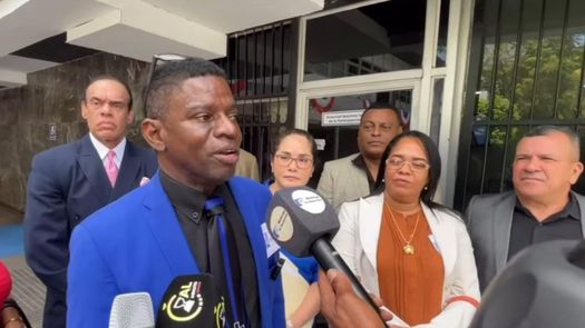 Presentan en la Asamblea propuesta ciudadana que promueve la revocatoria de mandato presidencial