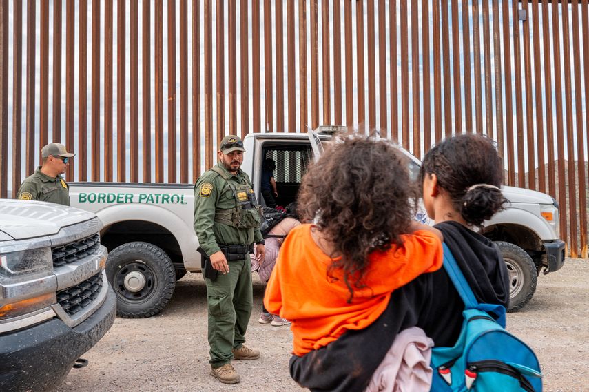 Más de 150.000 migrantes en EEUU son vigilados a través de una aplicación