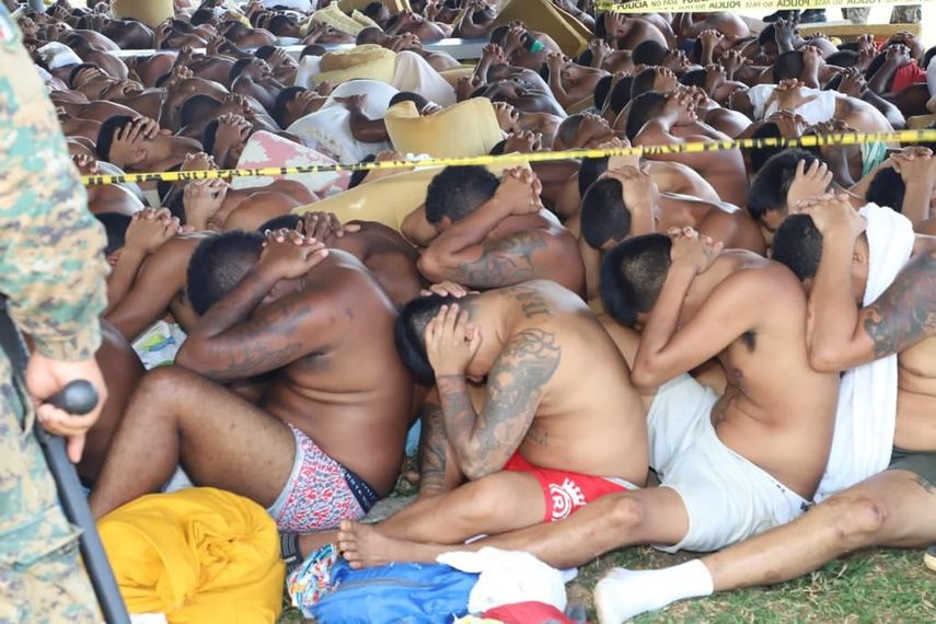 Según las cifras de los Estamentos de Seguridad, también se incautaron 254 mil 226 dólares que estaban bajo custodia de alguno de los privados de libertad. Según las cifras de los Estamentos de Seguridad, también se incautaron 254 mil 226 dólares que estaban bajo custodia de alguno de los privados de libertad. 