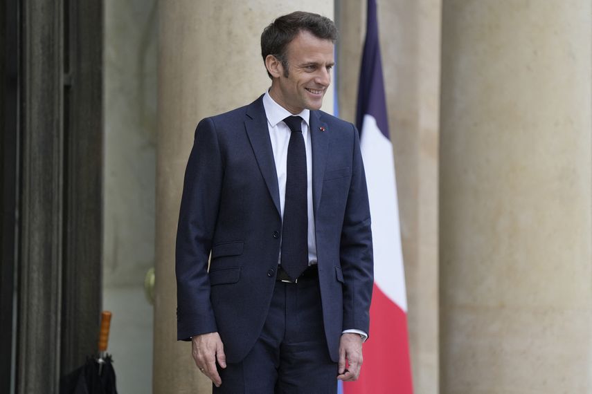 Emmanuel Macron llama a franceses a hacer deporte cada d&iacute;a.