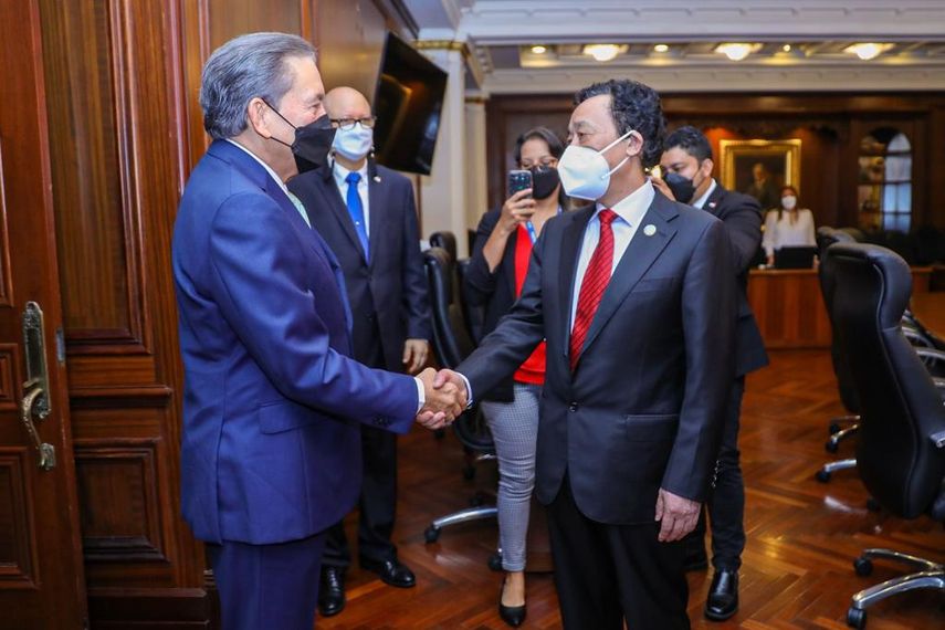 “Lo que necesitamos es tener un documento bien pensado; debemos dar los primeros pasos hacia adelante porque esta es una muy buena idea para fortalecer al sector productivo panameño e impulsar la generación de empleo”, acotó Laurentino Cortizo Cohen.