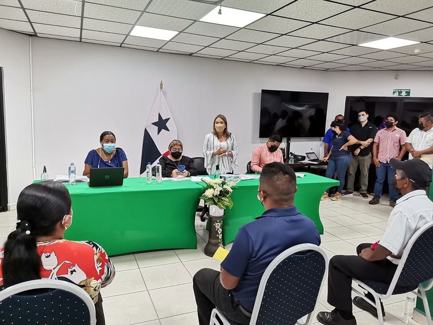 Meduca se reúne con asociación de educadores de Chiriquí