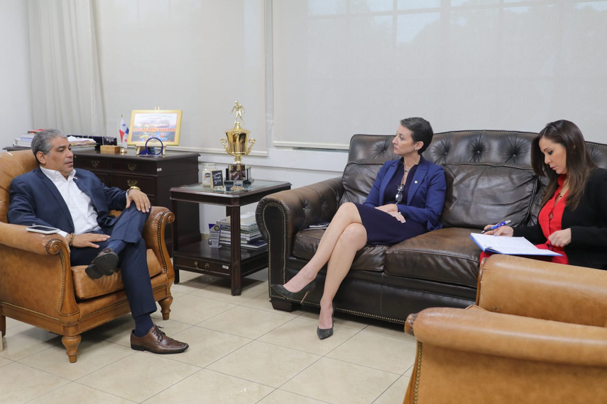 Nueva representante de la OPS presenta credenciales en el Minsa