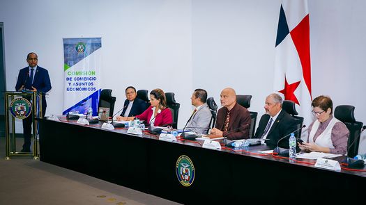 El foro se realizó en la Comisión de Comercio de la Asamblea Nacional. El foro se realizó en la Comisión de Comercio de la Asamblea Nacional.