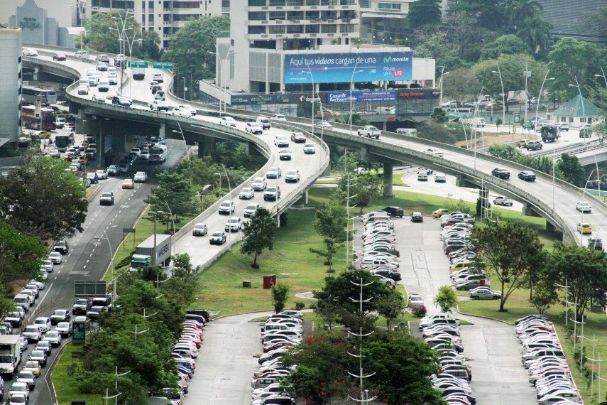 Distribuidores de autos nuevos, preparados para la reapertura de venta de autos