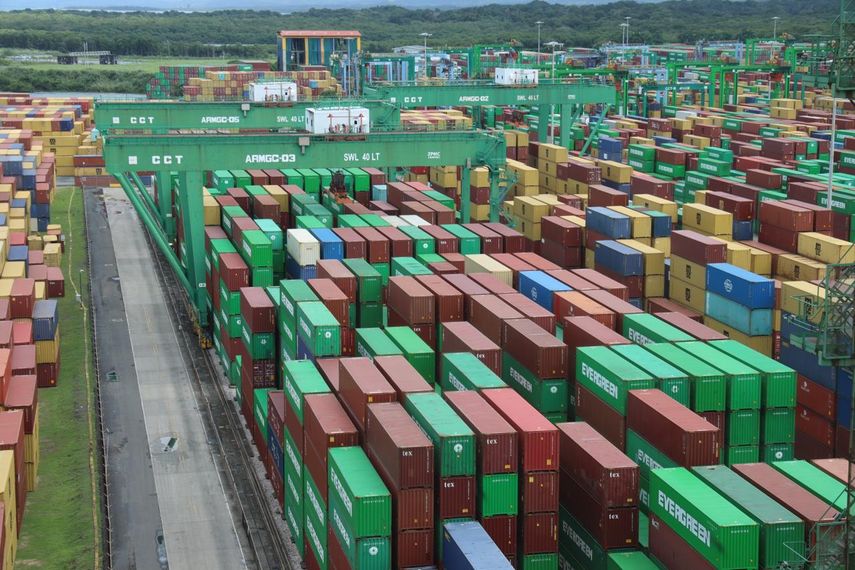 Movimiento de contenedores en Panamá crece un 15.4% en 2024