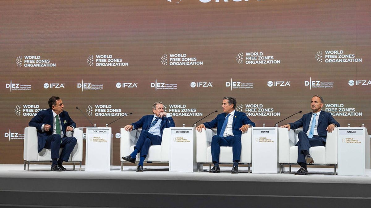 Panamá acogerá del 12 al 14 de mayo próximo el Congreso Mundial de Zonas Francas, una cita en la que líderes empresariales y políticos analizarán el futuro del comercio y la inversión, y buscarán darle al sector un impulso como motor de desarrollo, integración regional y diversificación económica. Panamá acogerá del 12 al 14 de mayo próximo el Congreso Mundial de Zonas Francas, una cita en la que líderes empresariales y políticos analizarán el futuro del comercio y la inversión, y buscarán darle al sector un impulso como motor de desarrollo, integración regional y diversificación económica.