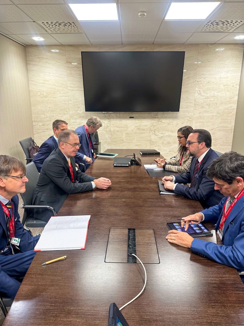 En el marco de la XVI Conferencia Ministerial de la UNCTAD, el ministro de Comercio e Industrias de Panam&aacute;, Julio Molt&oacute;, sostuvo una reuni&oacute;n bilateral con el Dr. Thomas Steffen, secretario de Estado del Ministerio Federal de Econom&iacute;a y Energ&iacute;a de Alemania, con el objetivo de impulsar nuevas oportunidades de inversi&oacute;n, cooperaci&oacute;n t&eacute;cnica y comercial entre ambos pa&iacute;ses.