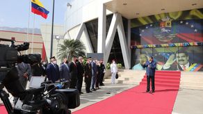 Nicolás Maduro regresa de gira por Euroasia y África con promesas de inversiones en Venezuela