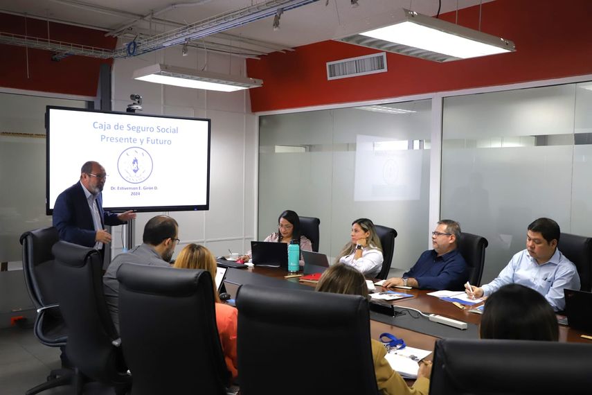 Defensoría del Pueblo actualiza conocimientos sobre situación de la CSS