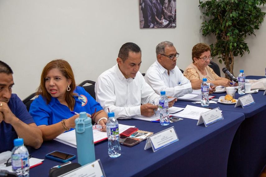 El Ministerio de Trabajo y Desarrollo Laboral (Mitradel), realizó la segunda reunión ordinaria de la Comisión Nacional de Salario Mínimo este martes, 5 de septiembre, en aras de buscar un acuerdo que determine la nueva tasa salarial. El Ministerio de Trabajo y Desarrollo Laboral (Mitradel), realizó la segunda reunión ordinaria de la Comisión Nacional de Salario Mínimo este martes, 5 de septiembre, en aras de buscar un acuerdo que determine la nueva tasa salarial.