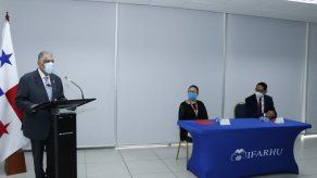 MINSA e IFARHU lanzan convocatoria de becas para estudios en medicina