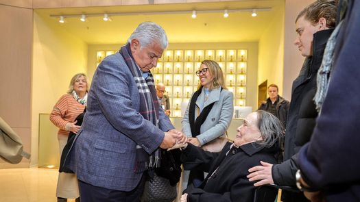 El presidente Mulino estrechó las manos de Corina de Machado. El presidente Mulino estrechó las manos de Corina de Machado.