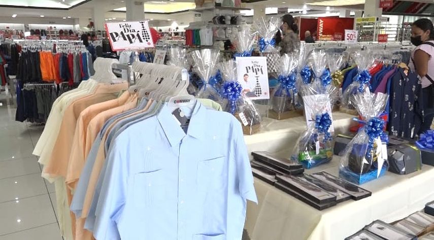 Diversos comercios y vendedores informales se han preparado para las ventas del Día del Padre en diversas zonas de David.