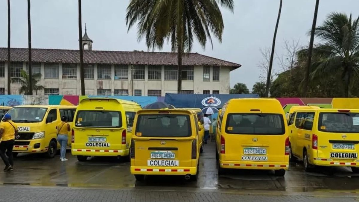 ATTT verifica cumplimiento de los busitos escolares. ATTT verifica cumplimiento de los busitos escolares.