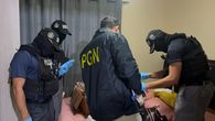 Autoridades de Panamá desarticularon este martes una red de narcotráfico que transportaba droga hacia Europa y Norteamérica a través de empresas de mensajería, en el operativo se detuvo a una docena de involucrados que también estarían siendo investigados. Autoridades de Panamá desarticularon este martes una red de narcotráfico que transportaba droga hacia Europa y Norteamérica a través de empresas de mensajería, en el operativo se detuvo a una docena de involucrados que también estarían siendo investigados.
