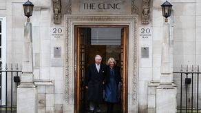 Carlos III y Catalina dejan el hospital e inician período de convalecencia