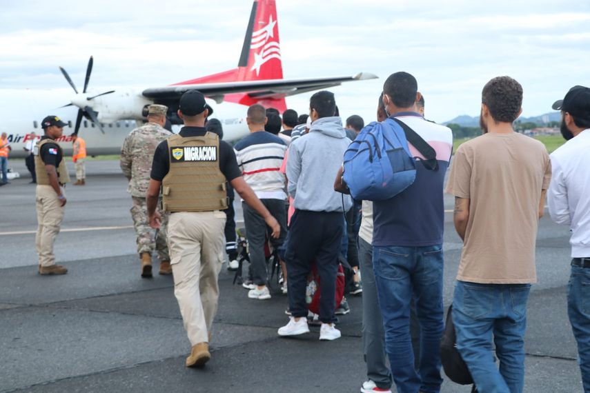 Panamá deportó a más de 430 migrantes el último mes, tras un último grupo de ecuatorianos