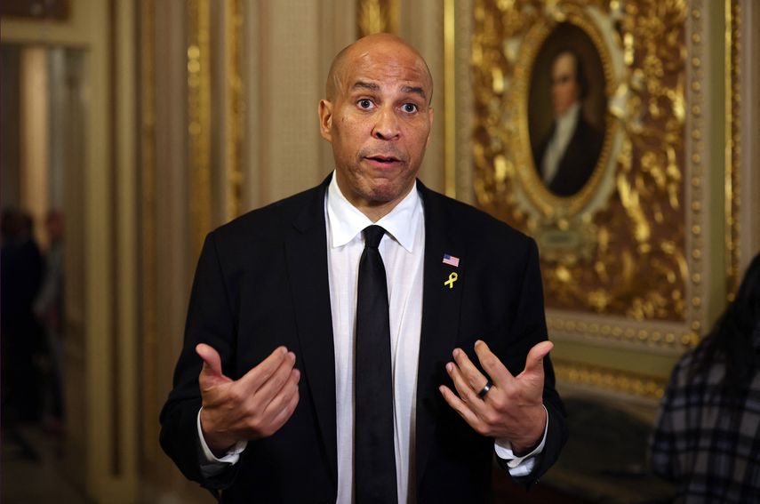 Senador Cory Booker rompe récord con discurso de 25 horas contra Trump
