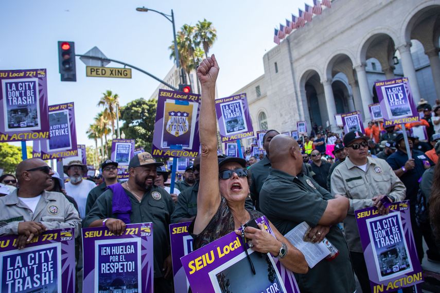 Doble huelga en Hollywood pone contra cuerdas al comercio