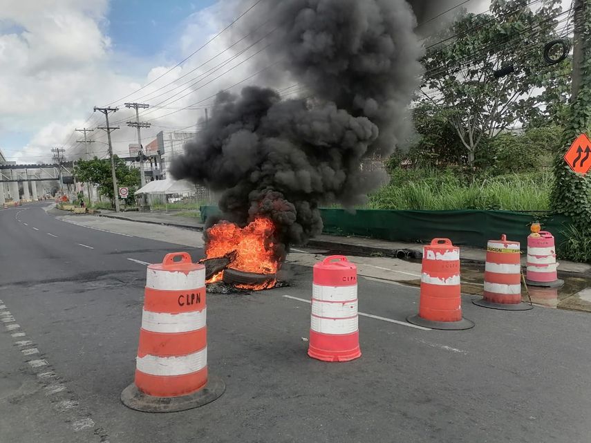 Un total de 1,156 personas han sido aprehendidas durante las acciones efectuadas por la Policía Nacional para mantener el orden público en el país. Un total de 1,156 personas han sido aprehendidas durante las acciones efectuadas por la Policía Nacional para mantener el orden público en el país.