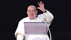 El papa deja el hospital tras casi 40 días y dos crisis que pusieron su vida en peligro