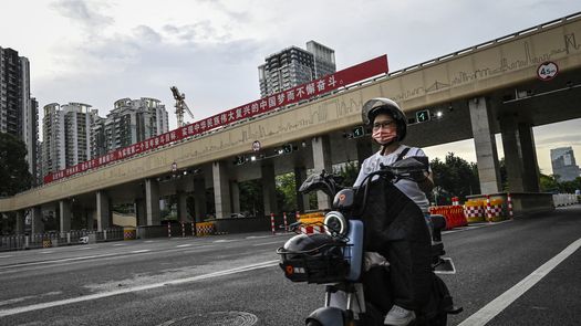 Habitantes de una ciudad china se rebelan contra el confinamiento por el covid-19