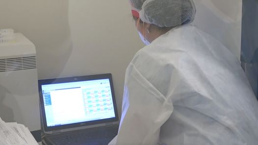 El Minsa recordó que en Chiriquí hay vacunación disponible y gratuita en las 35 instalaciones de la red de servicios básicos del en los 14 distritos con horarios de 7:00 de la mañana a 2:00 de la tarde.