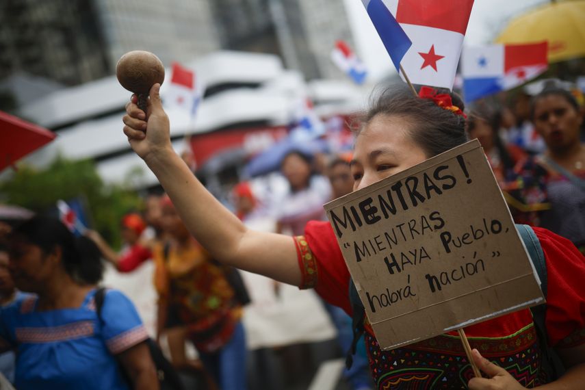 Feministas marcharon contra iniciativas del Gobierno, piden cese de la violencia