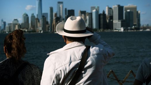 El alcalde de Nueva York anuncia vacunación obligatoria para el sector privado