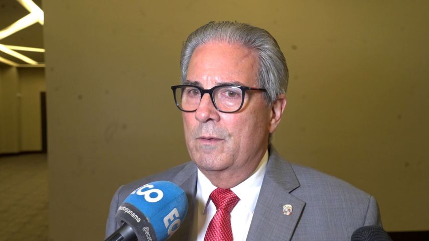 Titular del Minsa plantea regular el ingreso de estudiantes a las facultades de medicina