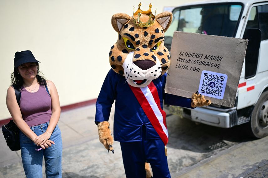 Perú inició este domingo sus votaciones para renovar presidente y parlamentarios en una elección inédita con 35 presidenciables, en un contexto de profunda crisis política y una escalada de la criminalidad.