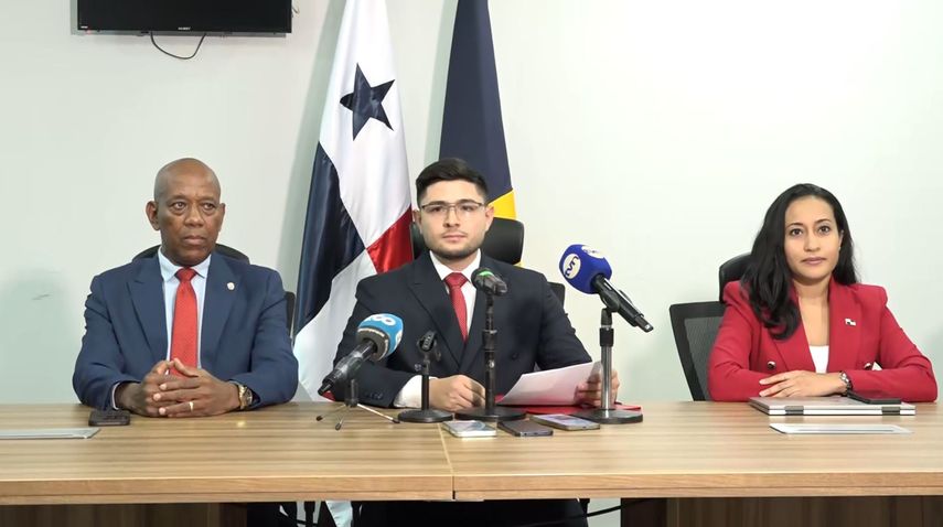 Los diputados de la Comisión de Economía y Finanzas