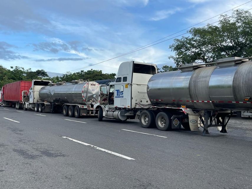 Hasta el momento, el corredor humanitario que salió desde Tierras Altas con más de 50 mil quintales de alimentos para Panamá sigue detenido en Tolé.